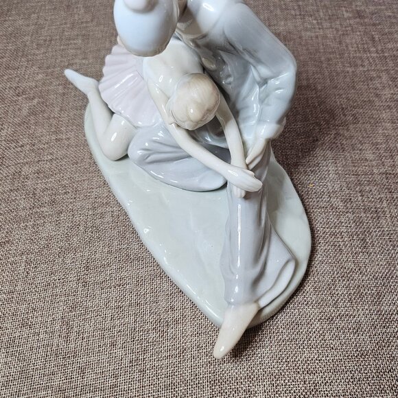 Paul Sebastian Porcelain Figurine "The Ballerina" Closing Scene With Clown - Picture 8 of 11